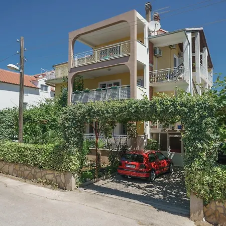 Ivka Apartment *