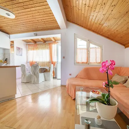 Ivka Apartment *
