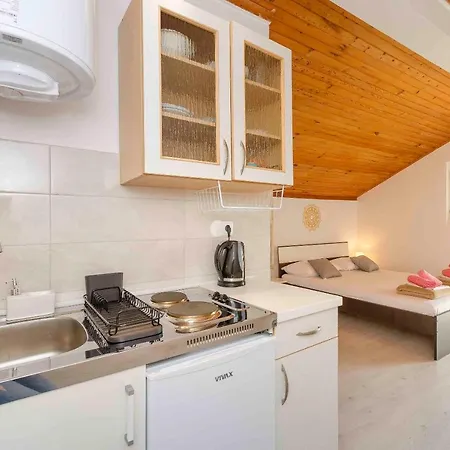 Ivka Apartment *